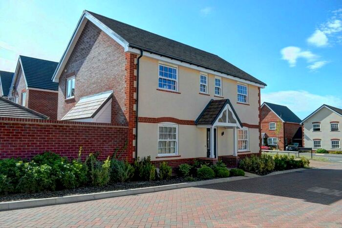 4 Bedroom Detached House To Rent In Moor Close, Chinnor, OX39