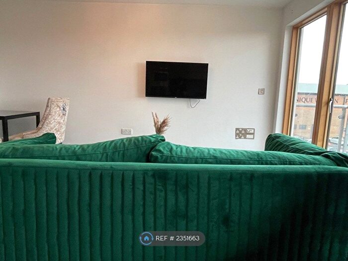 2 Bedroom Flat To Rent In Britton House, Manchester, M4