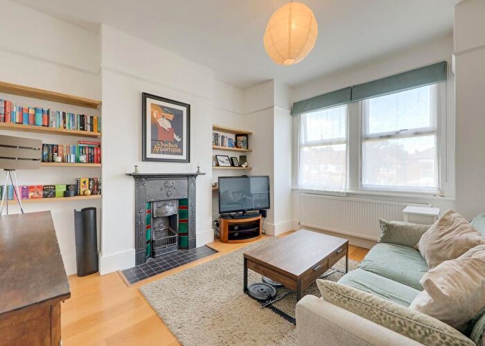 3 Bedroom Flat To Rent In Colfe Road, Forest Hill, London, SE23