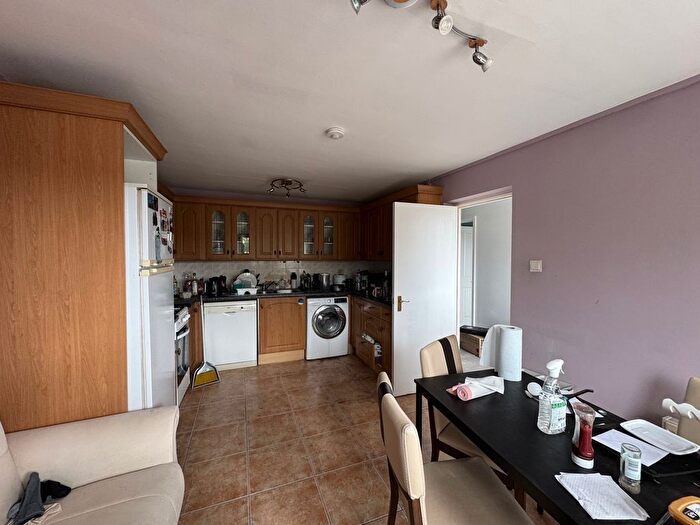 3 Bedroom Flat To Rent In Caledonian Road, Sturmer Way, London, N7