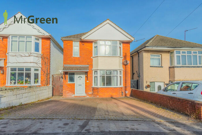 3 Bedroom Detached House To Rent In Wroxham Road, Poole, BH12