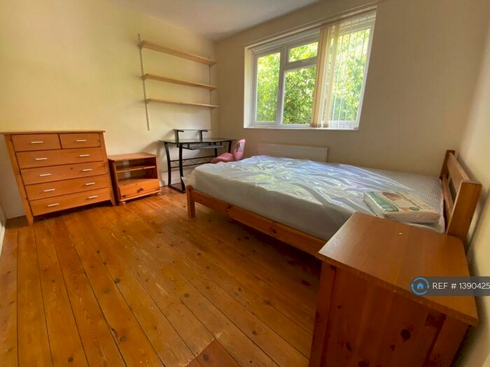 4 Bedroom Semi-Detached House To Rent In Ramsey Close, Canterbury, CT2