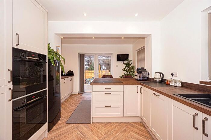 2 Bedroom Detached Bungalow For Sale In Ashford Road, Hastings, TN34
