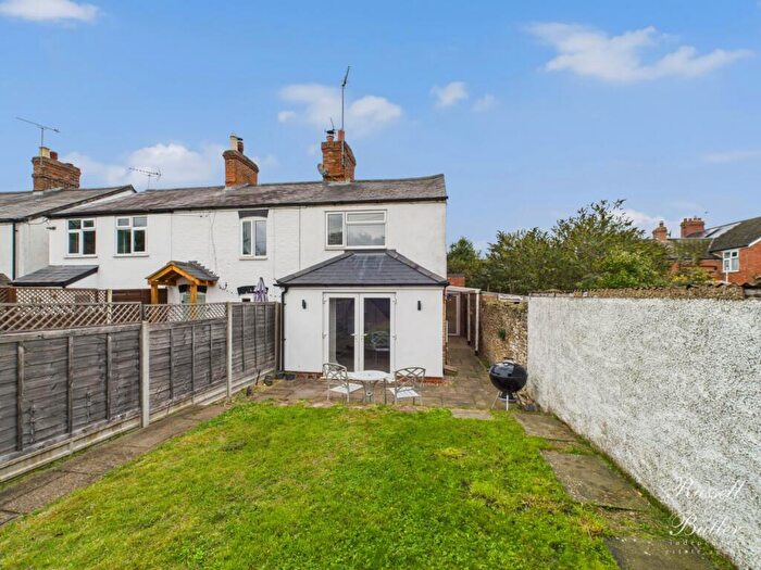 2 Bedroom Cottage For Sale In Banbury Road, Brackley, NN13