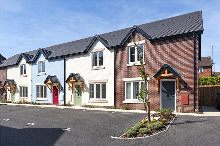 2 Bedroom Cottage For Sale In Swan Lane, Evesham, Worcestershire, WR11