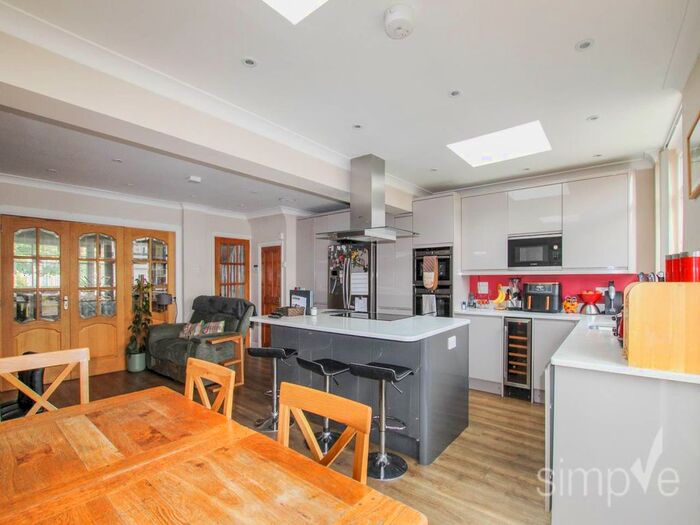 4 Bedroom Property To Rent In Frogmore Avenue, Hayes, Middlesex, UB4