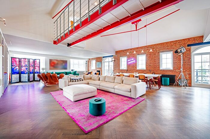 3 Bedroom Flat To Rent In Old Library Apartments, London, SW11