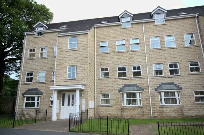 3 Bedroom Apartment To Rent In Navigation Drive, Bradford, West Yorkshire, BD10