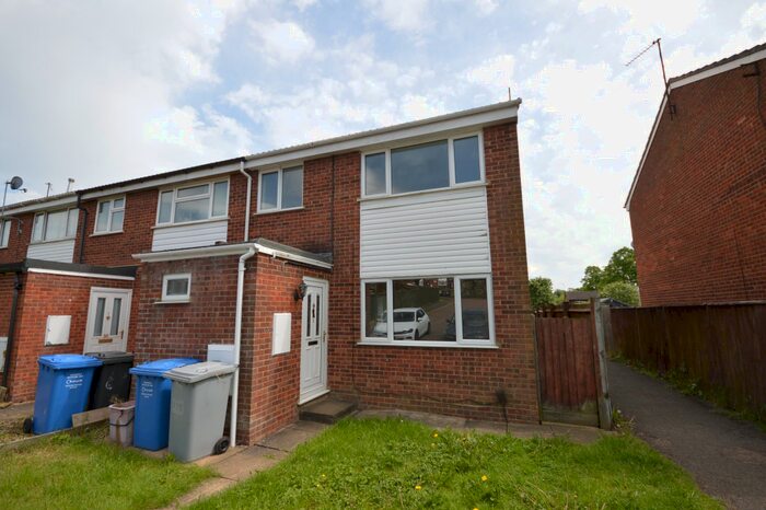 3 Bedroom House To Rent In Hawkins Close, Rothwell, Kettering, NN14
