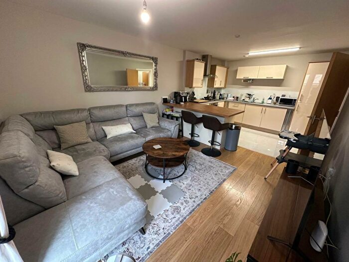 2 Bedroom Apartment To Rent In Slough, Berkshire, SL1