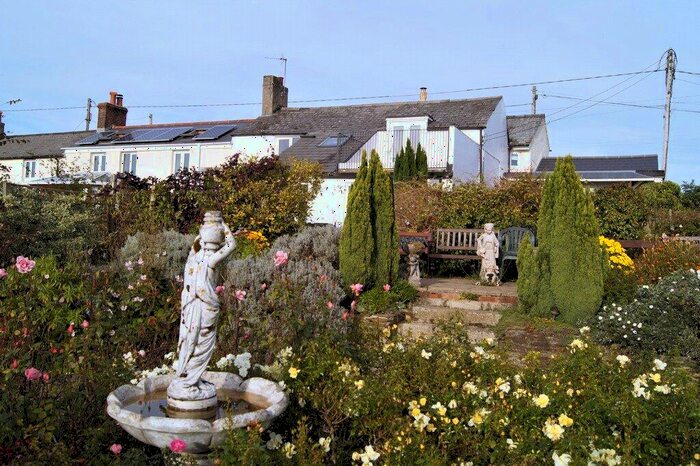 2 Bedroom Cottage For Sale In Yelverton, Devon, PL20