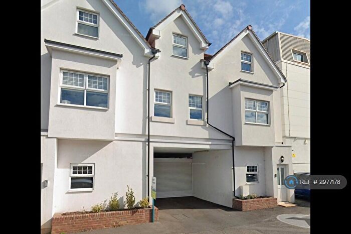 2 Bedroom Flat To Rent In Platinum Apartments, Kenley, CR8