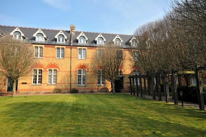 2 Bedroom Flat To Rent In Alexandra Court, Aston Close, Watford, WD24