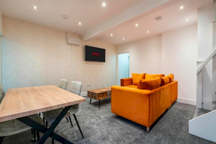 2 Bedroom Flat To Rent In Ecclesall Road, Sheffield, S11