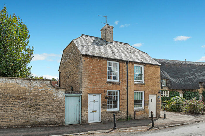 1 Bedroom Cottage For Sale In Bridge Street, Bampton, Oxfordshire, OX18