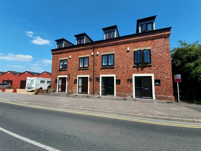 3 Bedroom Town House To Rent In Heritage Way, Gosport, PO12