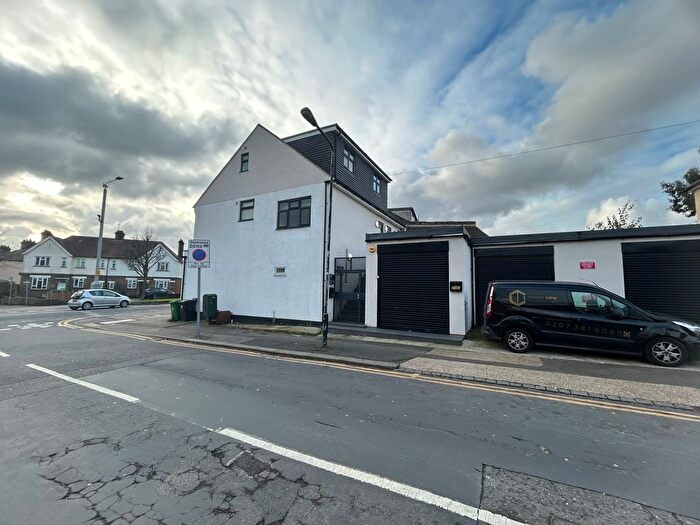 3 Bedroom Flat To Rent In Billet Road, London, E17