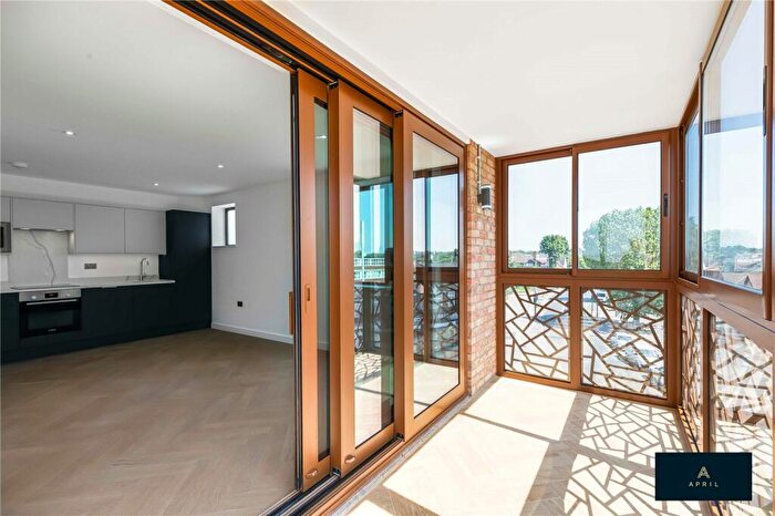 2 Bedroom Apartment To Rent In Lea Bridge Road, London, E17