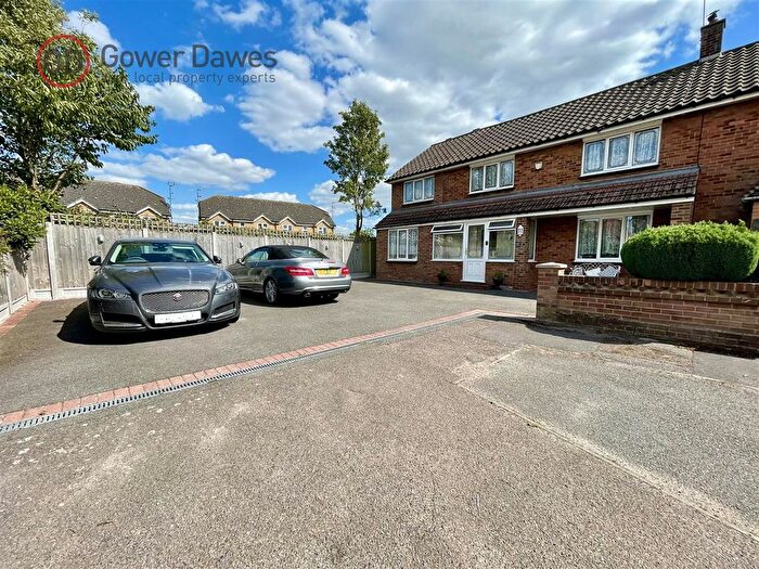 5 Bedroom End Of Terrace House For Sale In St Francis Way, Chadwell St.Mary, RM16