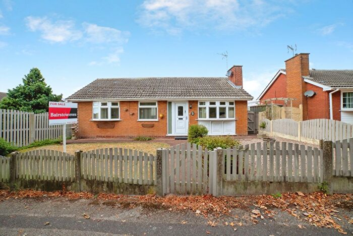2 Bedroom Bungalow For Sale In Kingfield Close, Rainworth, Mansfield, Nottinghamshire, NG21