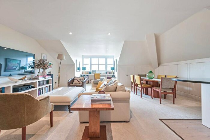 2 Bedroom Flat For Sale In Ormonde Court, Belsize Park, London, NW3