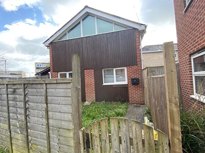 2 Bedroom House To Rent In Church Street, Southampton, Hampshire, SO15