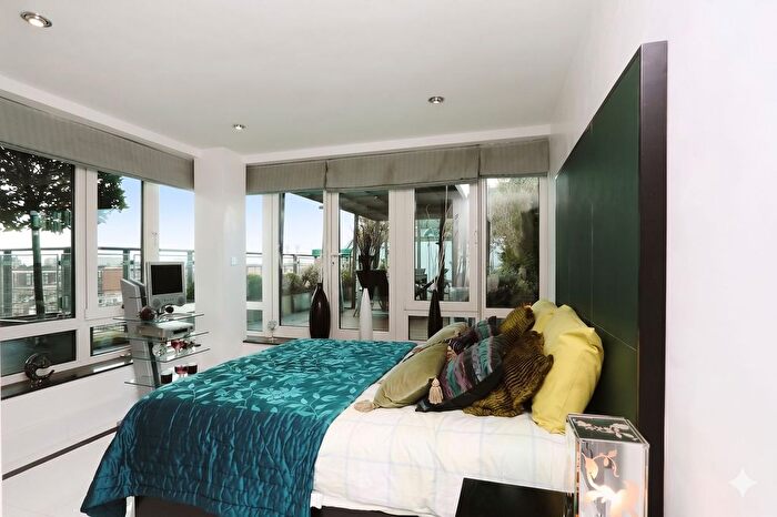3 Bedroom Flat To Rent In Millharbour, London, E14
