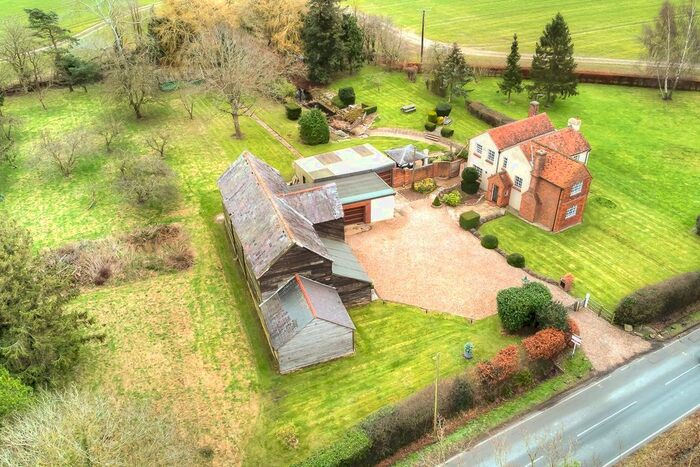 4 Bedroom Property For Sale In Doddinghurst Road, Brentwood, CM15