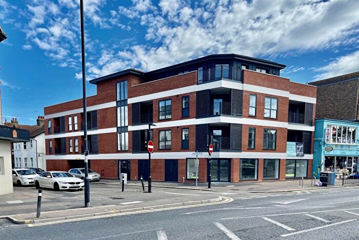 3 Bedroom Flat To Rent In London Road, Westcliff-on-Sea, SS0