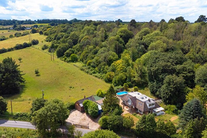 6 Bedroom Detached House For Sale In Stalisfield Road, Painters Forstal. Faversham, ME13