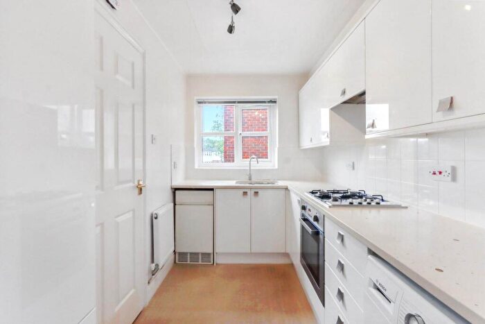 1 Bedroom Flat For Sale In Friern Park, N12