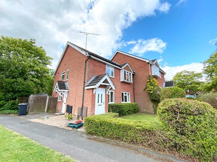 2 Bedroom Ground Maisonette To Rent In Sandringham Way, GU16