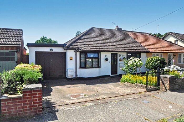 2 Bedroom Semi-detached Bungalow For Sale In Fairmead Avenue, Benfleet, SS7