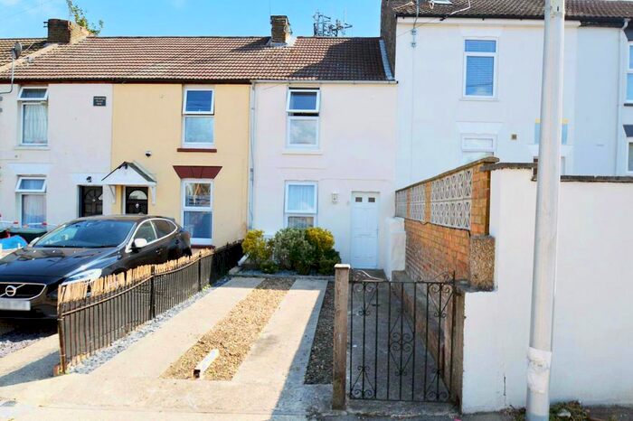 2 Bedroom Property To Rent In Theodore Place, Gillingham, ME7