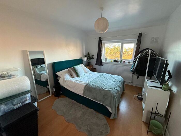 3 Bedroom Flat To Rent In London Road, Mitcham, CR4