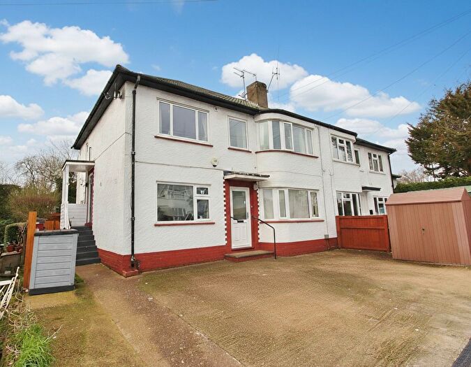 2 Bedroom Flat For Sale In Warkworth Gardens, Isleworth, TW7