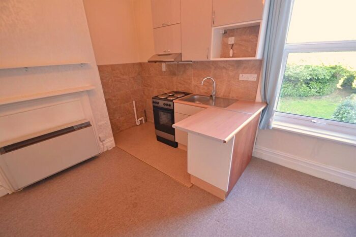 Flat To Rent In Lower Parkstone, Poole, BH14