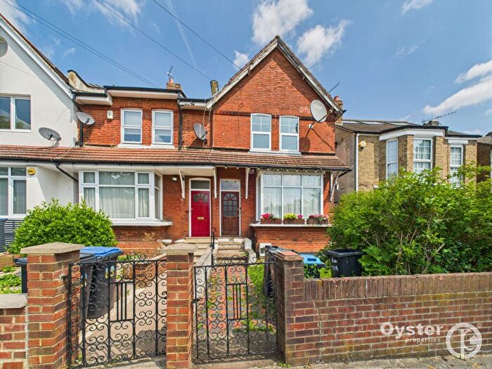 3 Bedroom Maisonette To Rent In Springfield Road, London, N11