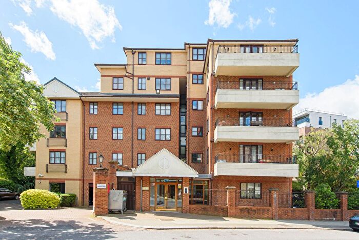 3 Bedroom Flat To Rent In West Heath Road, Hampstead, London, NW3