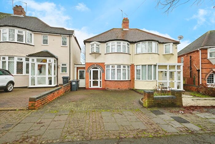 3 Bedroom Semi Detached House For Sale In Bryn Arden Road, Birmingham, West Midlands, B26