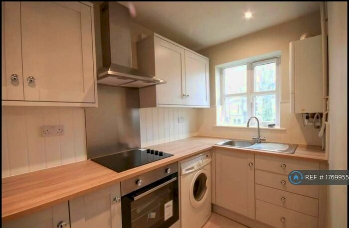 1 Bedroom Flat To Rent In Thornsett Road, Sheffield, S7