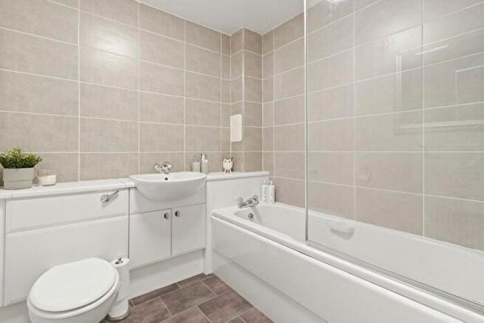 2 Bedroom Flat To Rent In Bathlin Crescent, Moodiesburn, Glasgow, G69