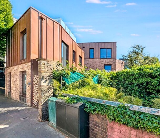 2 Bedroom Mews For Sale In Battersea High Street, London, SW11