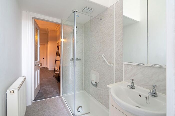 2 Bedroom Flat To Rent In Bruntsfield Gardens, Edinburgh, EH10