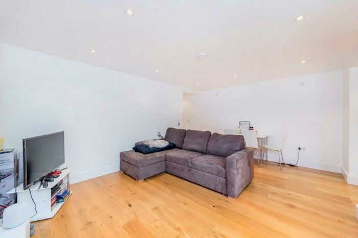 1 Bedroom Flat To Rent In Fernlea Road, Balham, SW12