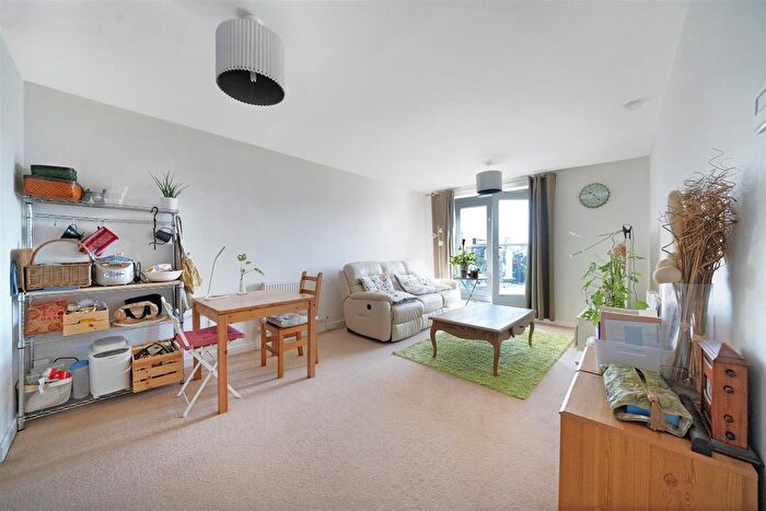 2 Bedroom Flat For Sale In John Bowles Court, Schoolhouse Lane, London, E1W
