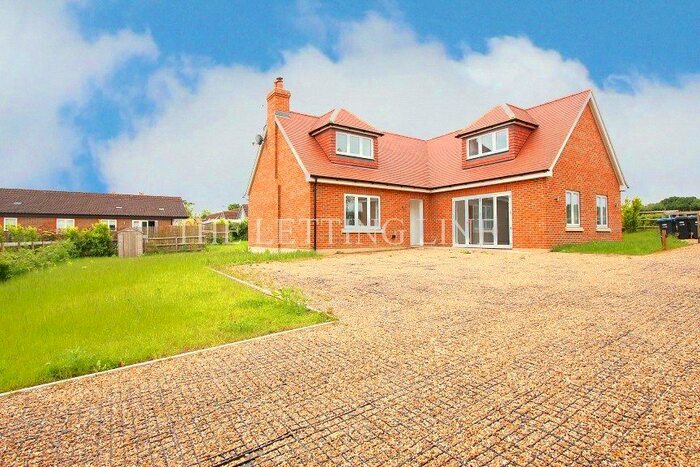 4 Bedroom Detached House To Rent In Peelers Close, Enfield, EN2