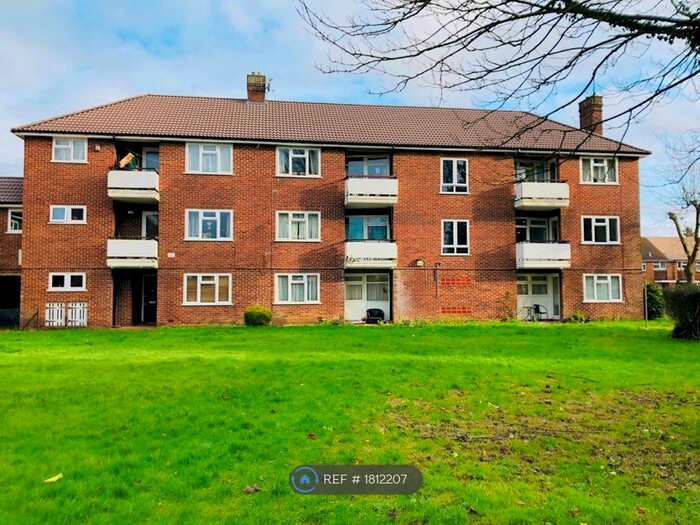 2 Bedroom Flat To Rent In Shepherds Close, Beaconsfield, HP9