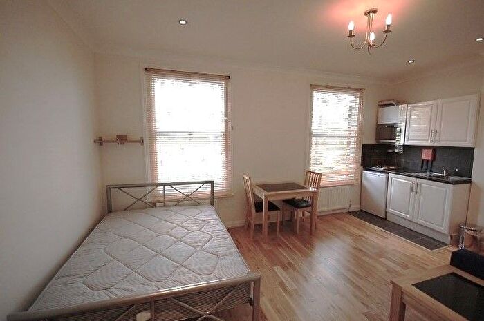 Studio To Rent In Chiswick High Road, London, W4