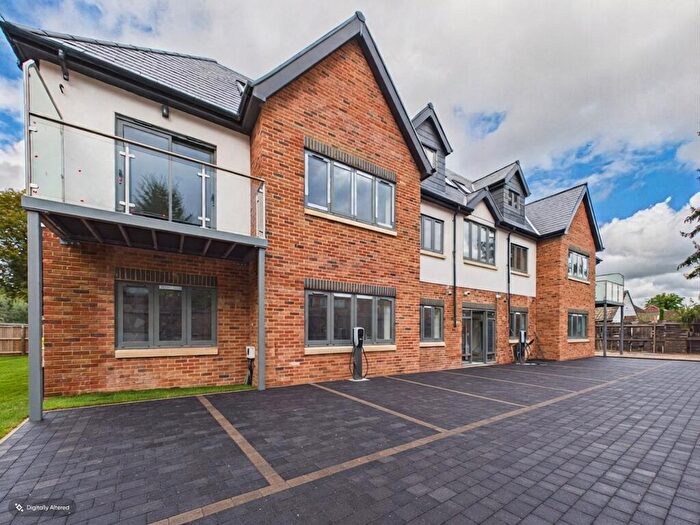 2 Bedroom Flat To Rent In Kingsmead Road, High Wycombe, Buckinghamshire, HP11